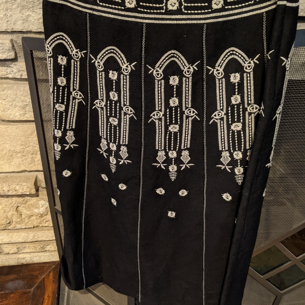 Linen lined Carole Little skirt black